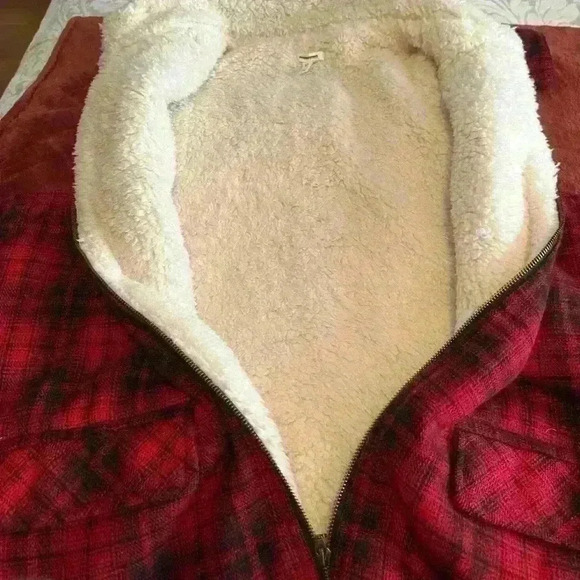 Maurices women’s black and red buffalo sleeveless plaid vest sherpa lining 1x - Picture 3 of 11